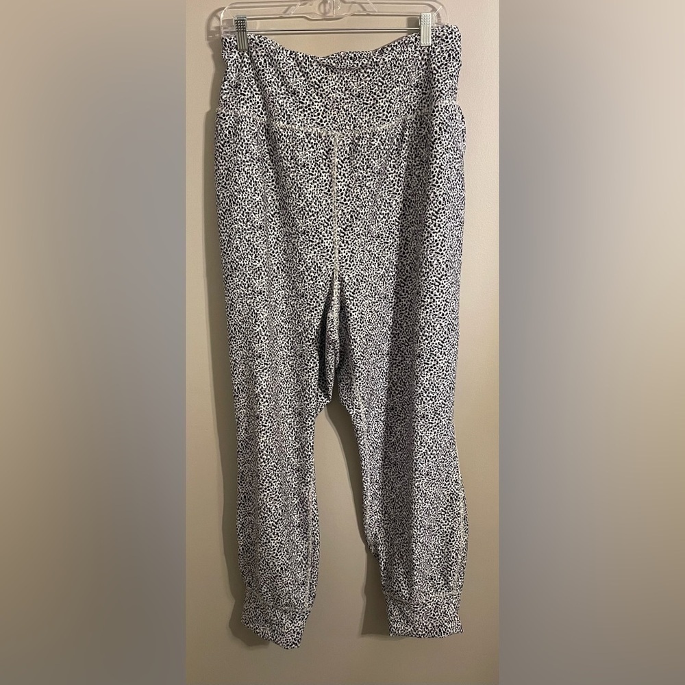 Old Navy Black and White Patterned Joggers NWOT